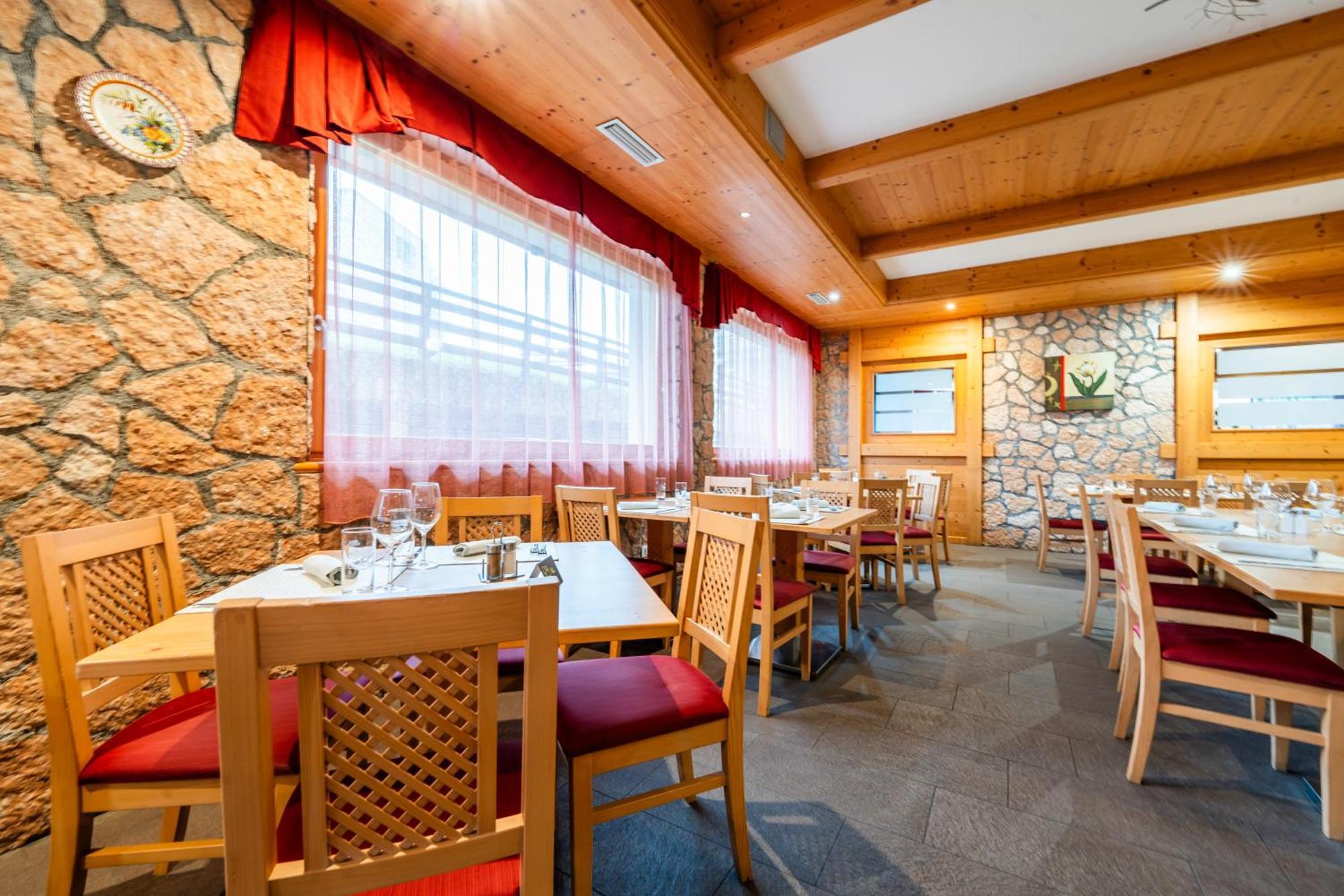 Alpine Mugon Hotel วาซอน ภายนอก รูปภาพ
