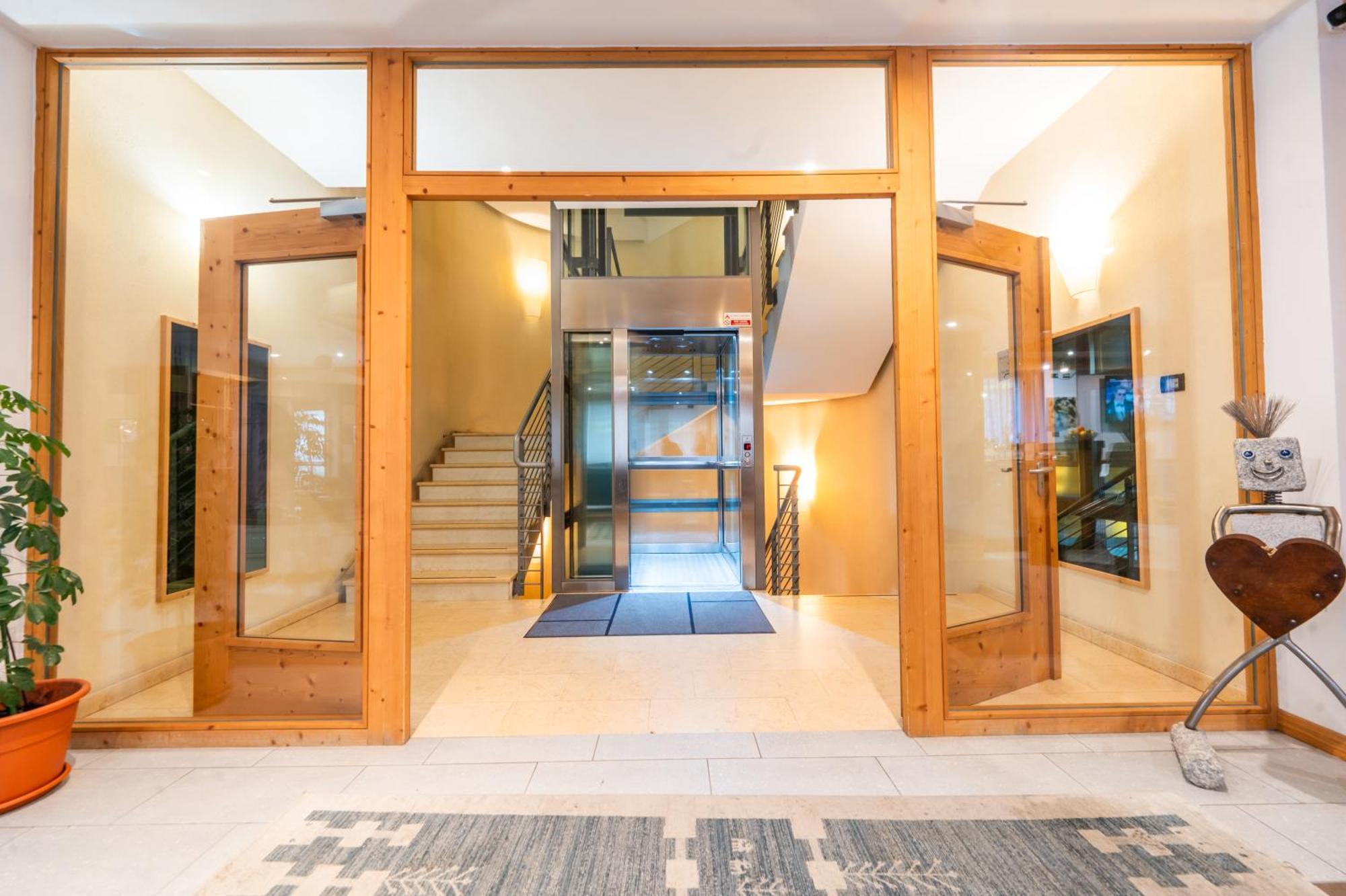 Alpine Mugon Hotel วาซอน ภายนอก รูปภาพ