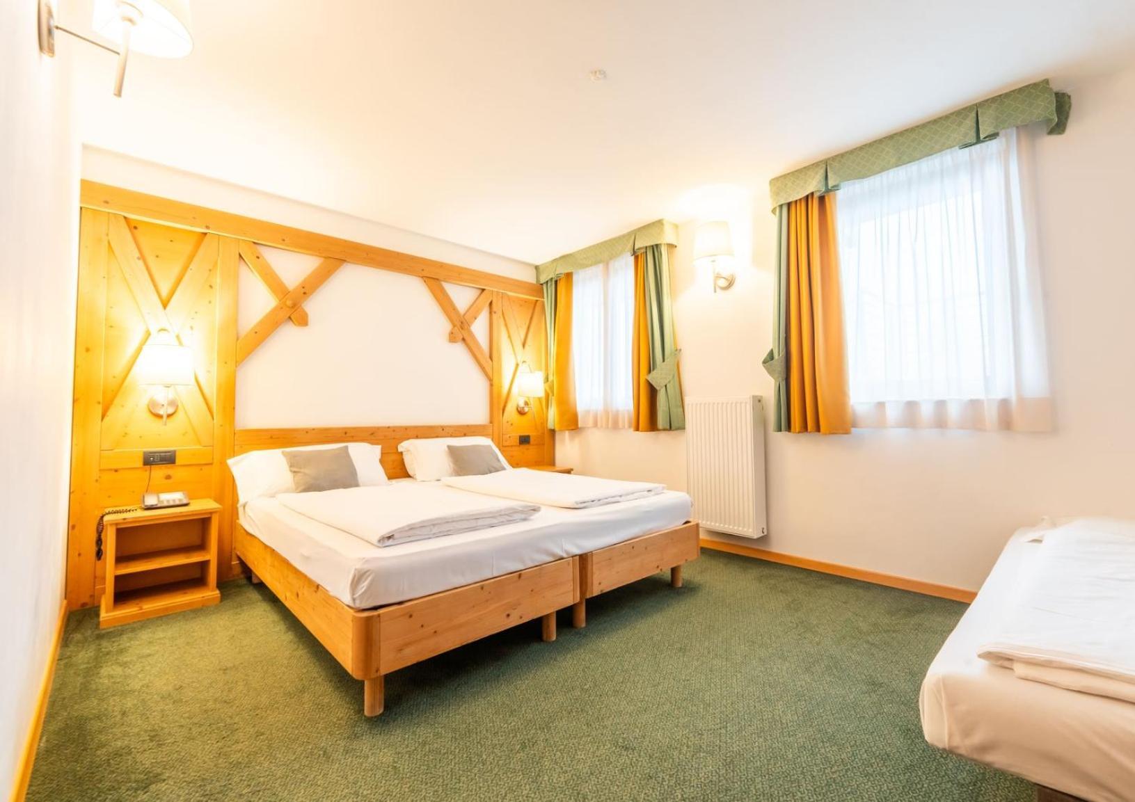 Alpine Mugon Hotel วาซอน ภายนอก รูปภาพ