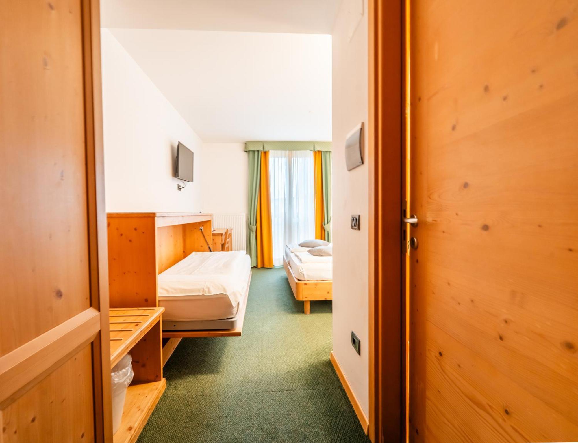 Alpine Mugon Hotel วาซอน ภายนอก รูปภาพ